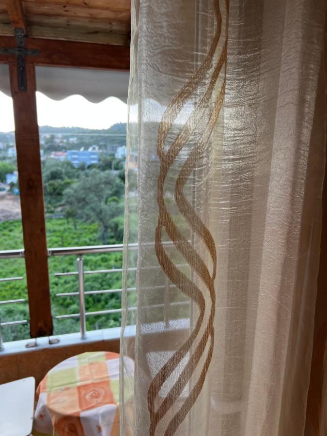 Ilias Family Rooms Himare Bagian luar foto