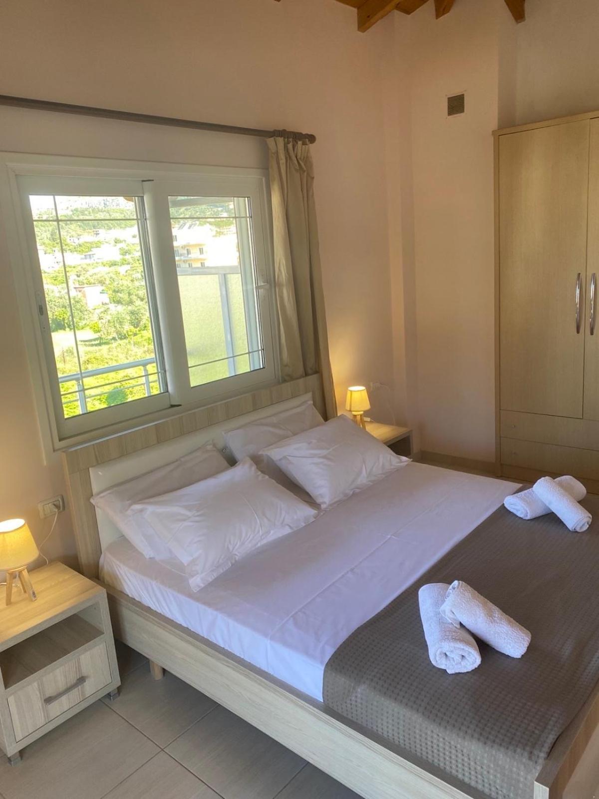 Ilias Family Rooms Himare Bagian luar foto