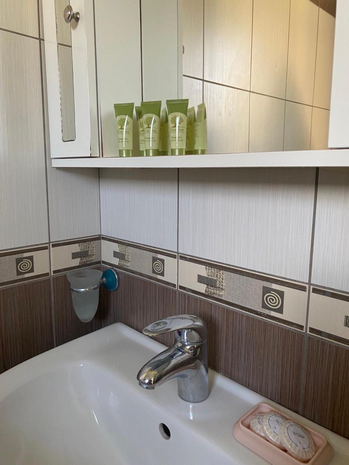 Ilias Family Rooms Himare Bagian luar foto