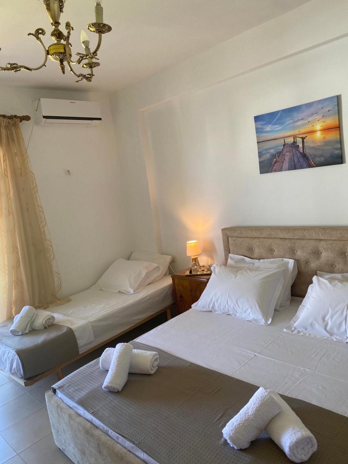 Ilias Family Rooms Himare Bagian luar foto