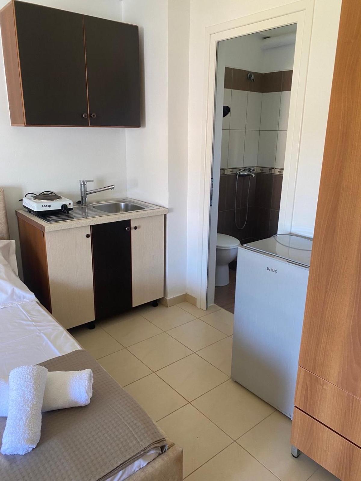 Ilias Family Rooms Himare Bagian luar foto