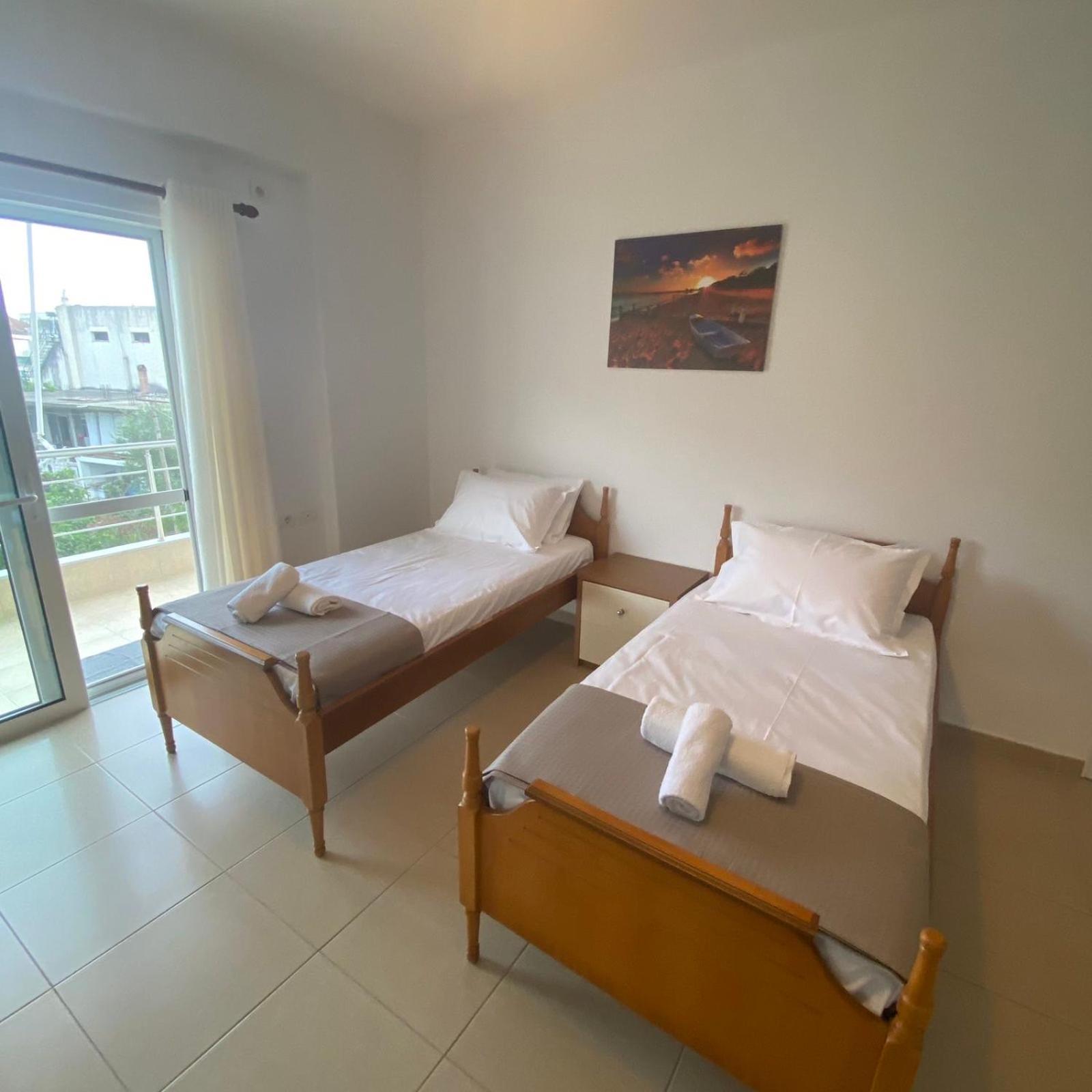Ilias Family Rooms Himare Bagian luar foto