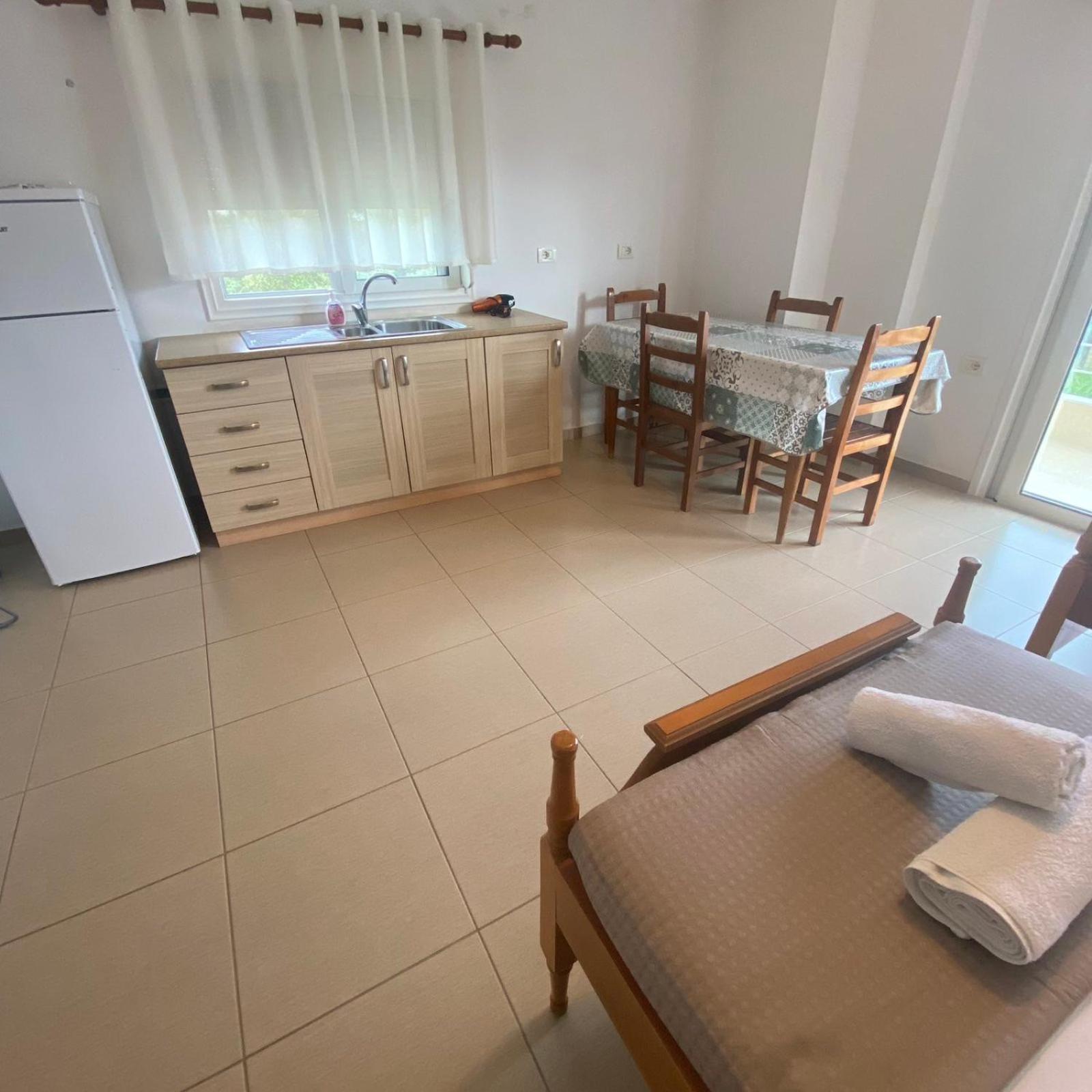 Ilias Family Rooms Himare Bagian luar foto