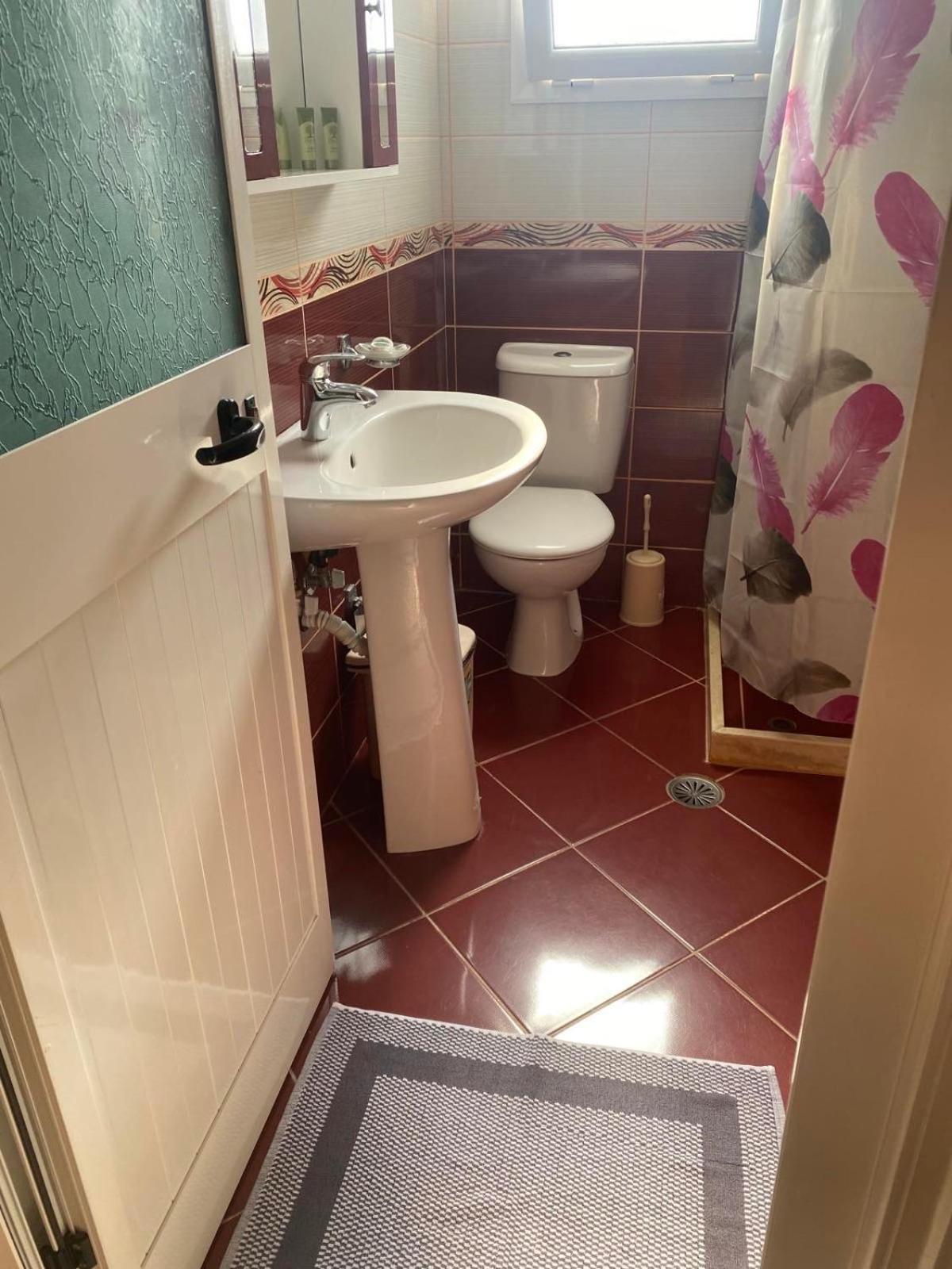 Ilias Family Rooms Himare Bagian luar foto