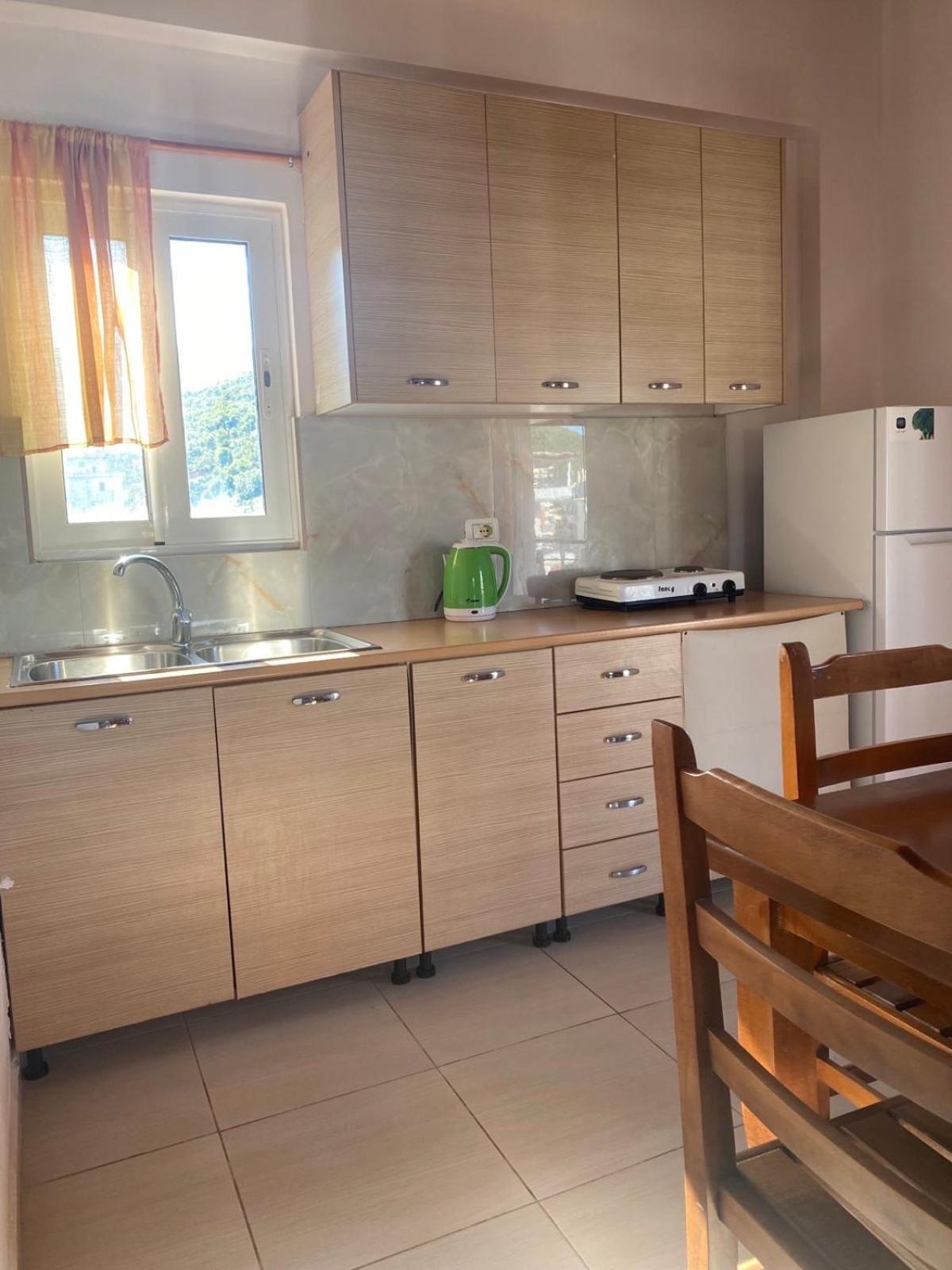 Ilias Family Rooms Himare Bagian luar foto