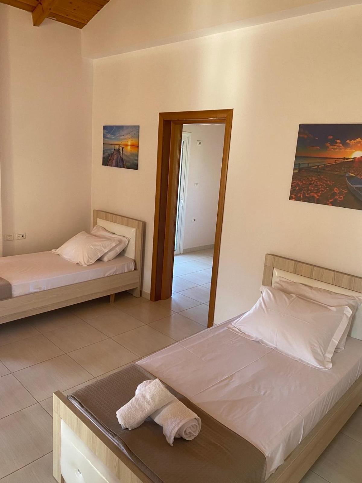 Ilias Family Rooms Himare Bagian luar foto